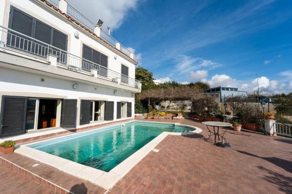 casa indipendente in vendita a Pozzuoli
