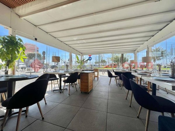 negozio in vendita a Pozzuoli