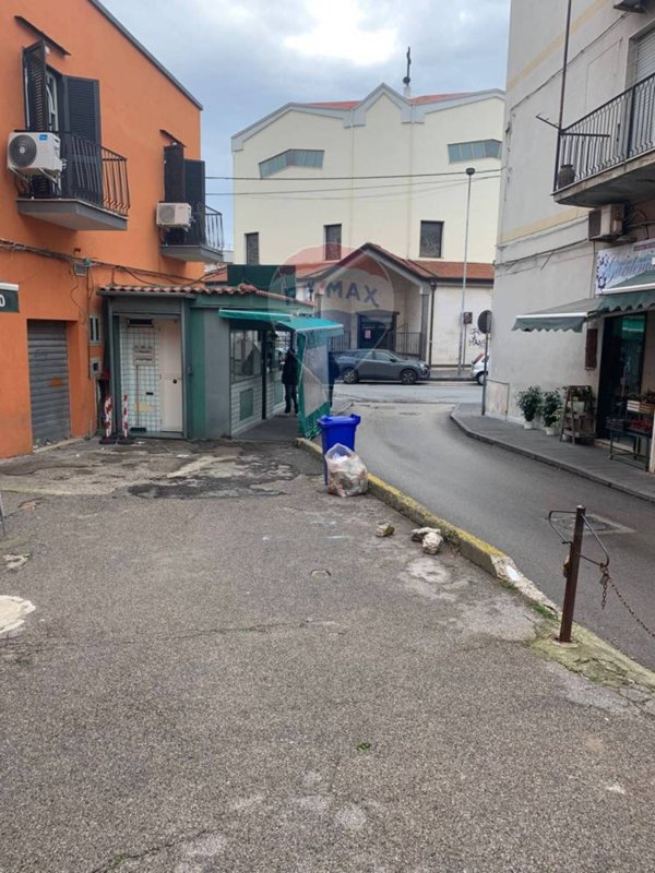 locale commerciale in vendita a Pozzuoli in zona Arco Felice