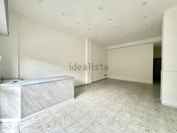 negozio in vendita a Pozzuoli