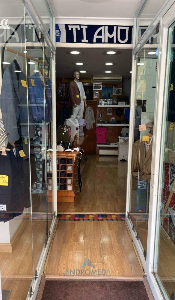 negozio in vendita a Pozzuoli
