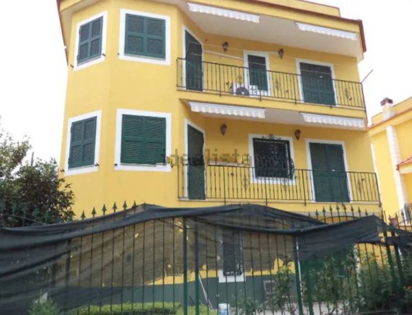casa indipendente in vendita a Pozzuoli