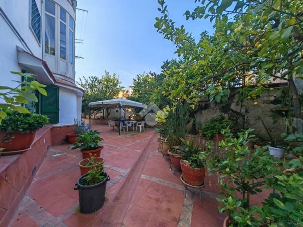 appartamento in vendita a Pozzuoli in zona Lucrino