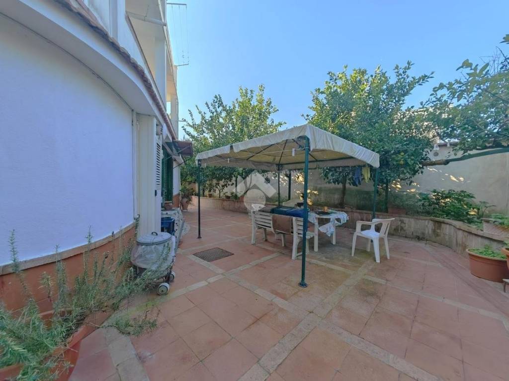appartamento in vendita a Pozzuoli in zona Lucrino