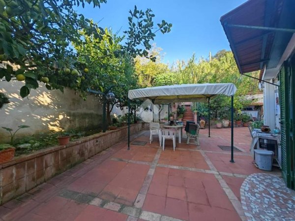 appartamento in vendita a Pozzuoli in zona Lucrino