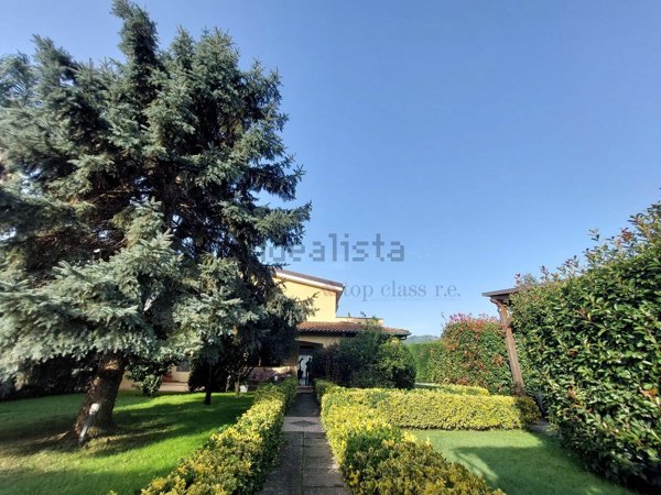 casa indipendente in vendita a Pozzuoli
