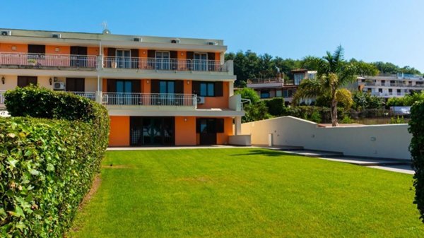 casa indipendente in vendita a Pozzuoli in zona Monterusciello