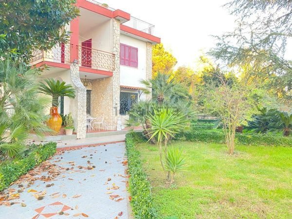casa indipendente in vendita a Pozzuoli