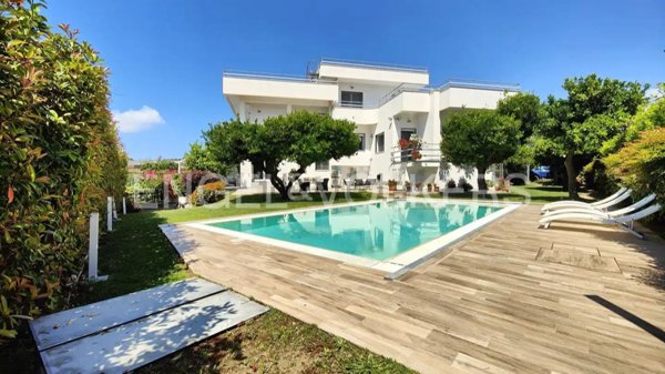casa indipendente in vendita a Pozzuoli