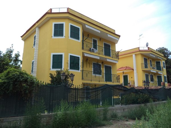 casa indipendente in vendita a Pozzuoli