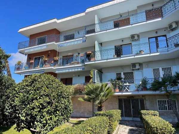appartamento in vendita a Pozzuoli in zona Arco Felice
