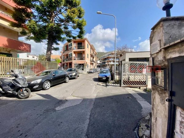 locale commerciale in vendita a Pozzuoli in zona Arco Felice
