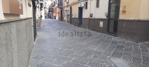 locale commerciale in vendita a Pozzuoli