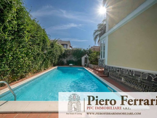 casa indipendente in vendita a Pozzuoli