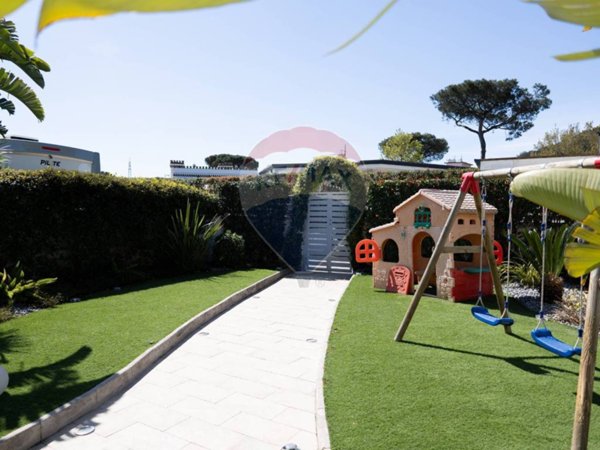 casa indipendente in vendita a Pozzuoli in zona Licola Lido