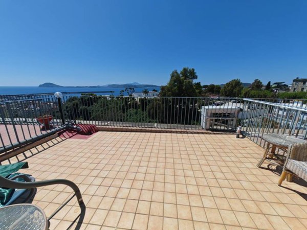 appartamento in vendita a Pozzuoli