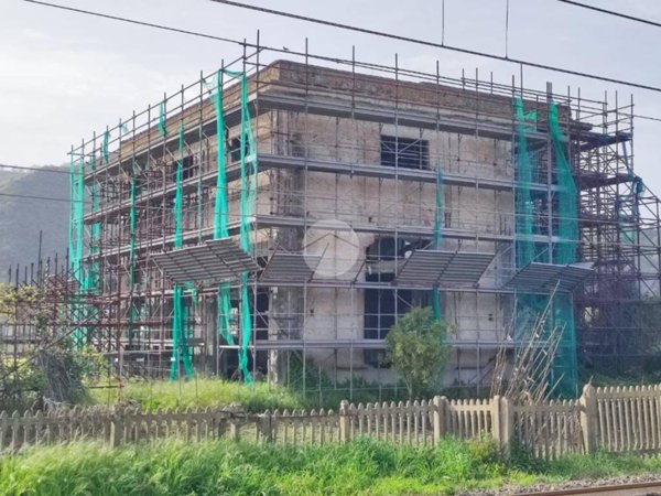 casa indipendente in vendita a Pozzuoli