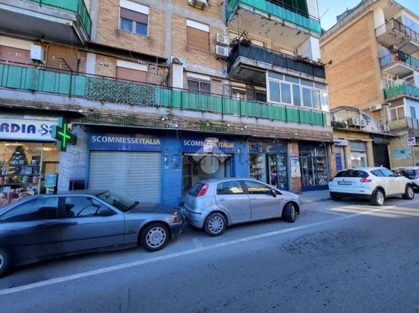locale commerciale in vendita a Pozzuoli in zona Pisciarelli