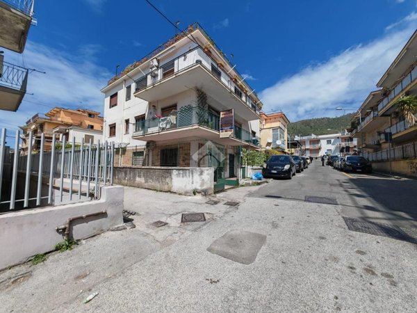 appartamento in vendita a Pozzuoli in zona Arco Felice