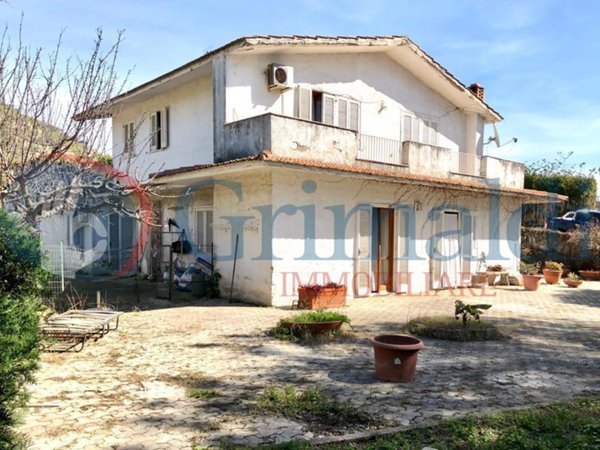 casa indipendente in vendita a Pozzuoli in zona Arco Felice