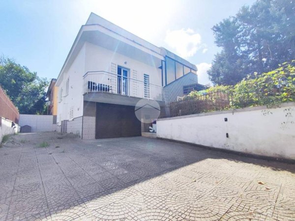 casa indipendente in vendita a Pozzuoli in zona Monterusciello