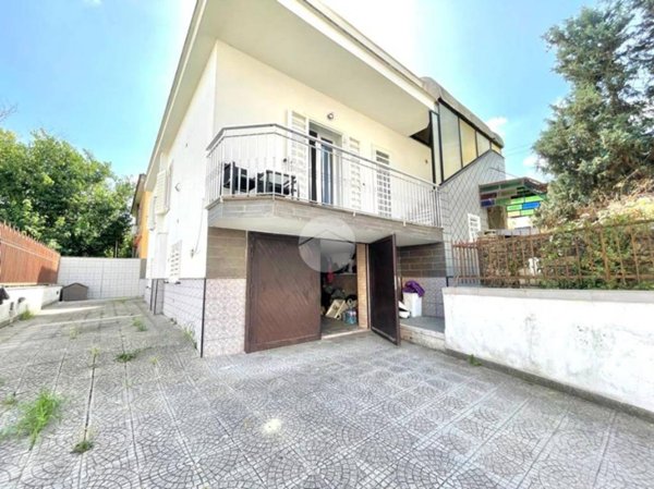 casa indipendente in vendita a Pozzuoli in zona Monterusciello