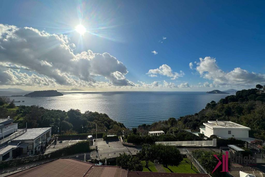 casa indipendente in vendita a Pozzuoli