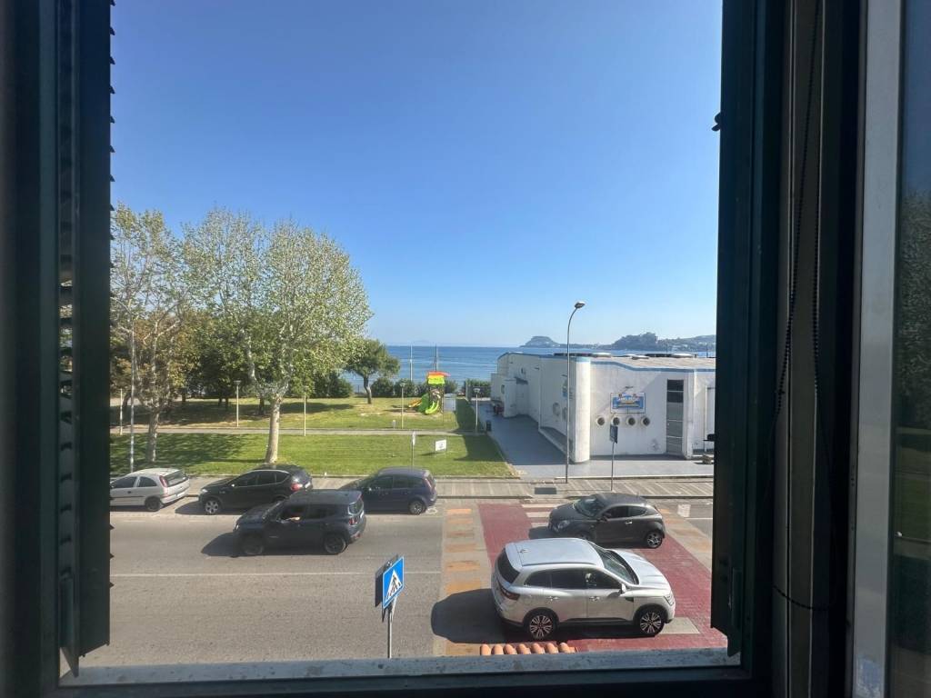 appartamento in vendita a Pozzuoli in zona Lucrino