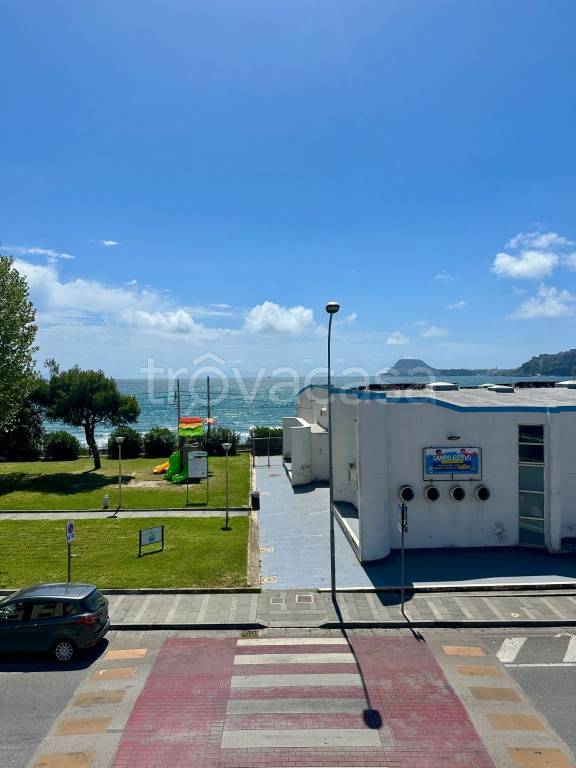 appartamento in vendita a Pozzuoli in zona Lucrino