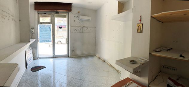 locale commerciale in vendita a Pozzuoli