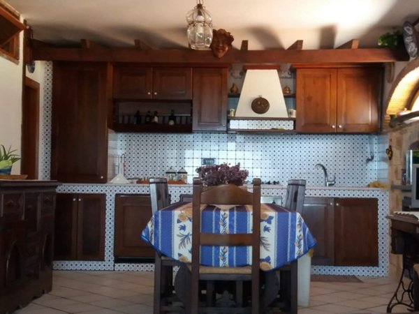 casa indipendente in vendita a Pozzuoli in zona Monterusciello