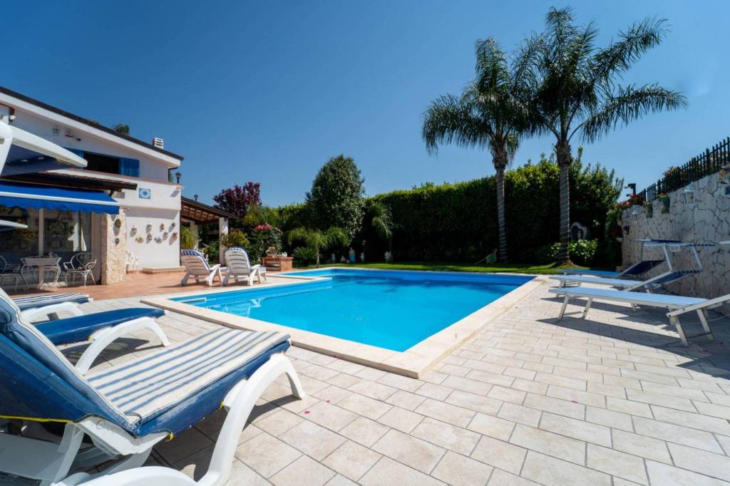 casa indipendente in vendita a Pozzuoli