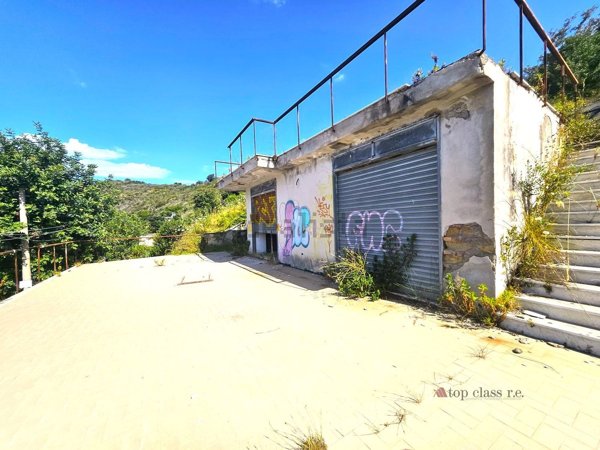 casa indipendente in vendita a Pozzuoli in zona Lucrino