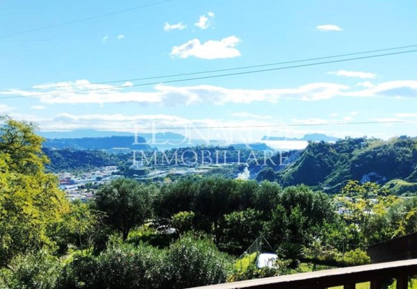 casa indipendente in vendita a Pozzuoli