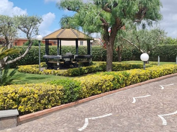 casa indipendente in vendita a Pozzuoli in zona Cuma