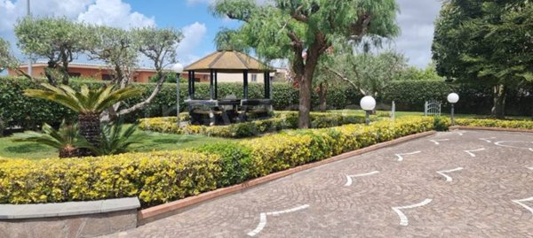 casa indipendente in vendita a Pozzuoli in zona Cuma
