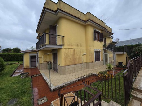 appartamento in vendita a Pozzuoli in zona Monterusciello