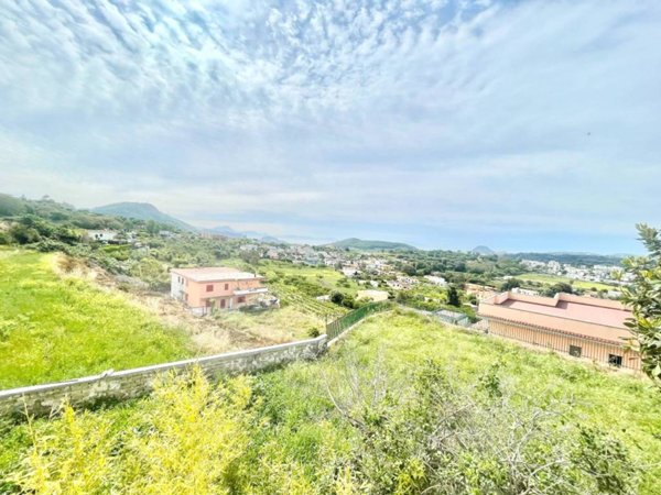 casa indipendente in vendita a Pozzuoli