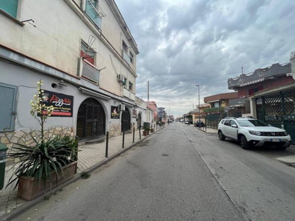negozio in vendita a Pozzuoli in zona Licola Lido