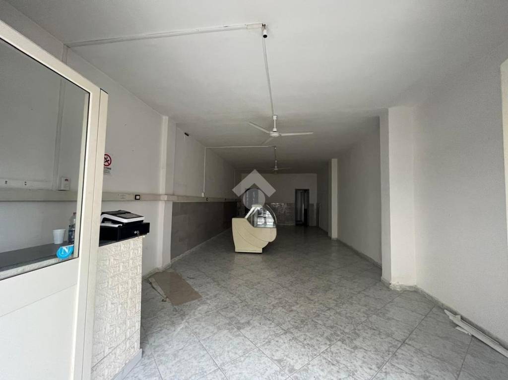 negozio in vendita a Pozzuoli in zona Licola Lido
