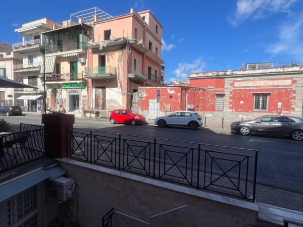 ufficio in vendita a Pozzuoli in zona Solfatara