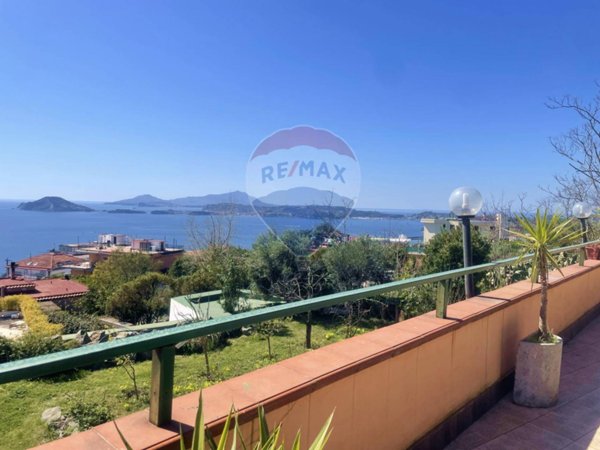 casa indipendente in vendita a Pozzuoli