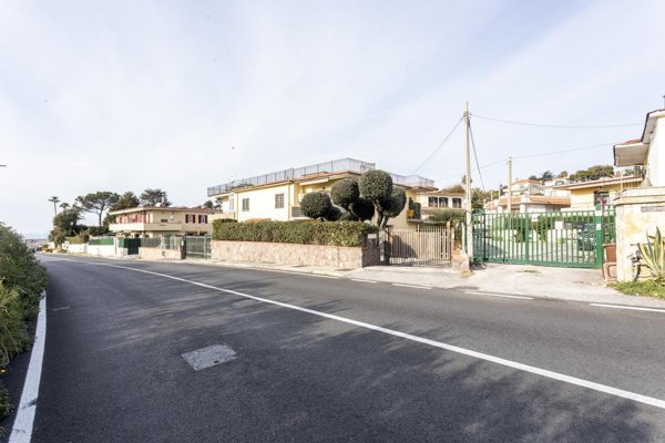 appartamento in vendita a Pozzuoli in zona Licola Lido