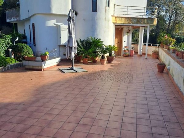 casa indipendente in vendita a Pozzuoli