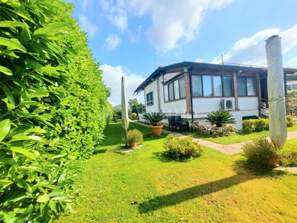 casa indipendente in vendita a Pozzuoli