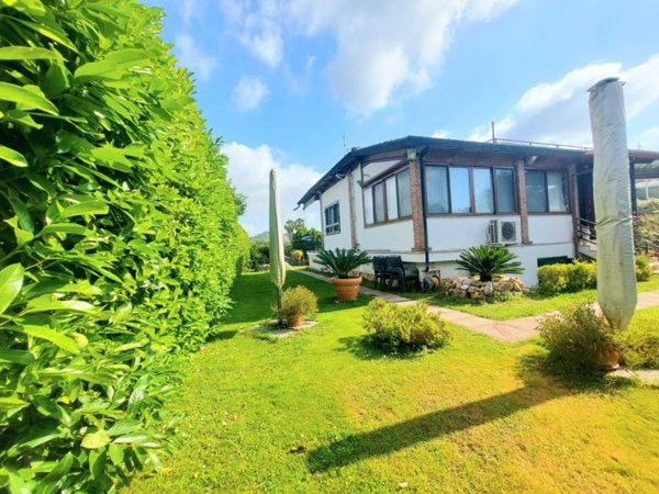 casa indipendente in vendita a Pozzuoli