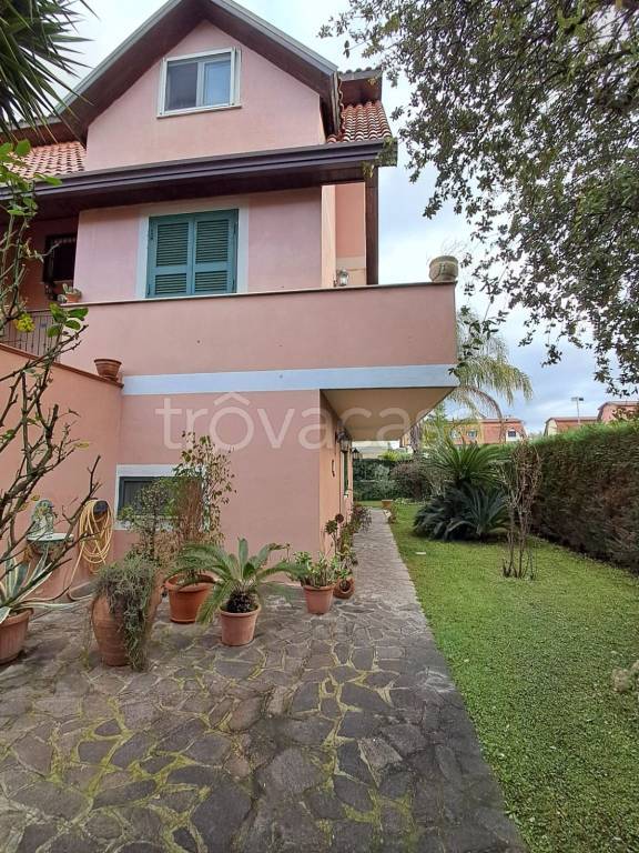 casa indipendente in vendita a Pozzuoli