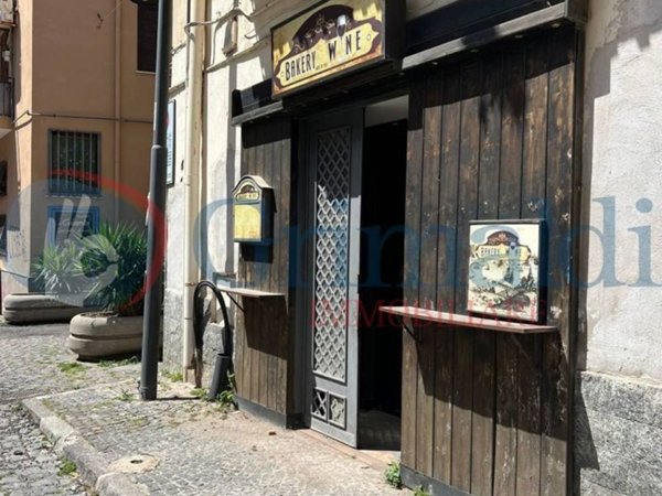 negozio in vendita a Pozzuoli in zona Arco Felice