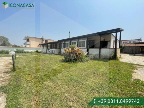 casa indipendente in vendita a Pozzuoli in zona Cuma
