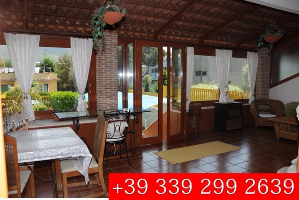 casa indipendente in vendita a Pozzuoli in zona Arco Felice